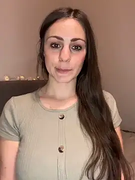 Snapshot of Loella-Rose chatting on 01.01.25 Loella-Rose online show from 01.01.25