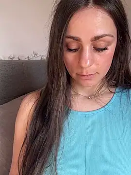 Snapshot of Loella-Rose chatting on 03.20.25 Loella-Rose online show from 03.20.25