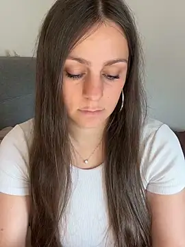 Snapshot of Loella-Rose chatting on 09.28.25 Loella-Rose online show from 09.28.25