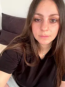 Snapshot of Loella-Rose chatting on 12.14.25 Loella-Rose online show from 12.14.25