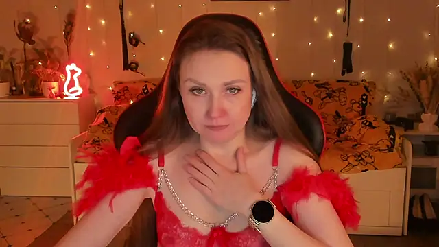 Snapshot of desperatehousewife__ chatting on 11.10.25 desperatehousewife online show from 11.10.25