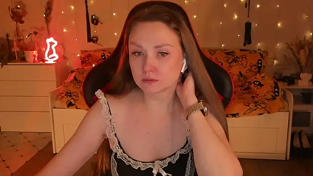 Snapshot of desperatehousewife__ chatting on 11.15.25 desperatehousewife online show from 11.15.25