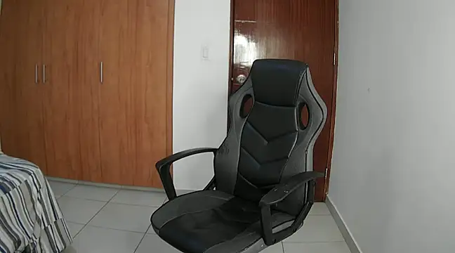 Snapshot of modexusparty1 chatting on 01.04.25 modexusparty1 online show from 01.04.25