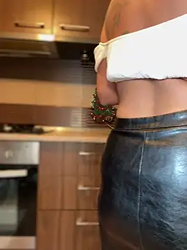 Snapshot of Hotmomcheckk_ chatting on 01.25.25 Hotmomcheckk online show from 01.25.25