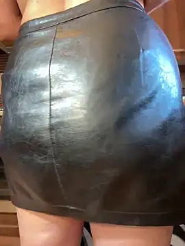 Snapshot of Hotmomcheckk_ chatting on 02.23.25 Hotmomcheckk online show from 02.23.25