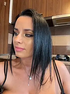 Snapshot of Hotmomcheckk_ chatting on 11.06.25 Hotmomcheckk online show from 11.06.25