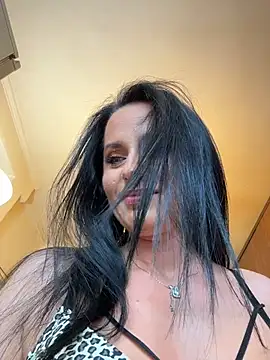 Snapshot of Hotmomcheckk_ chatting on 11.12.25 Hotmomcheckk online show from 11.12.25