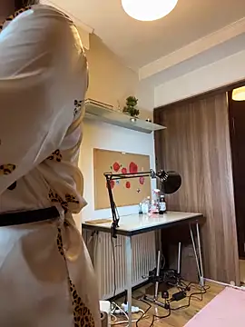 Snapshot of Hotmomcheckk_ chatting on 11.28.25 Hotmomcheckk online show from 11.28.25