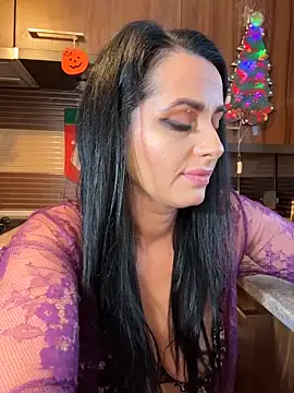 Snapshot of Hotmomcheckk_ chatting on 12.16.25 Hotmomcheckk online show from 12.16.25