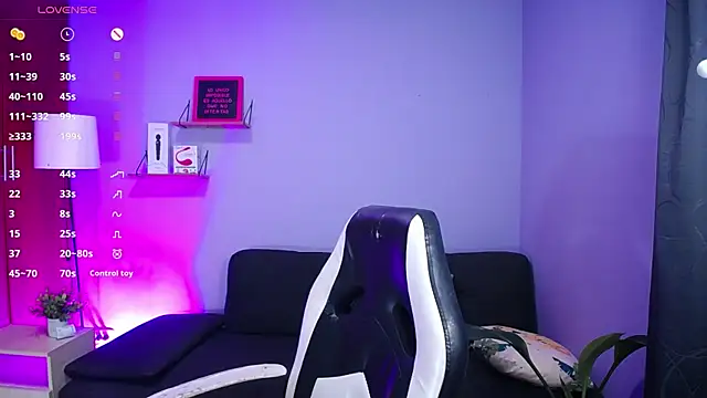 Snapshot of danny_goddess chatting on 12.11.24 danny goddess online show from 12.11.24