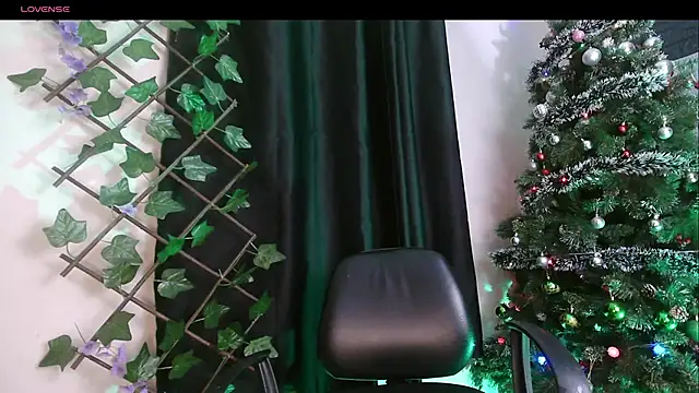 Snapshot of vale_bunny23 chatting on 12.21.24 vale bunny23 online show from 12.21.24