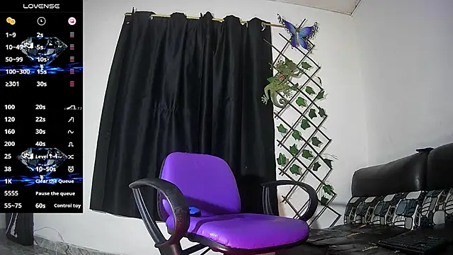 Snapshot of vale_bunny23 chatting on 10.31.25 vale bunny23 online show from 10.31.25