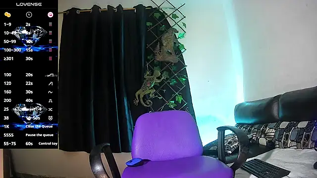 Snapshot of vale_bunny23 chatting on 11.12.25 vale bunny23 online show from 11.12.25