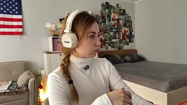 Snapshot of LinaWitch chatting on 03.23.26 LinaWitch online show from 03.23.26