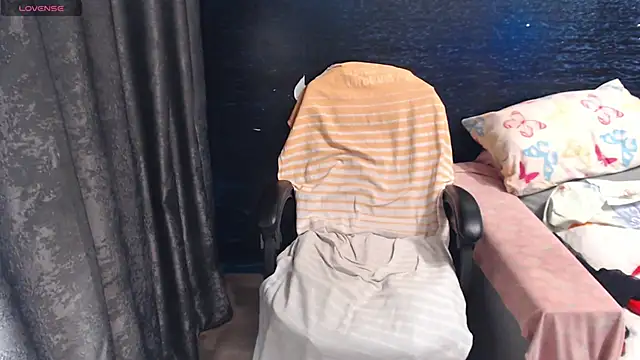 Snapshot of LadyAverrySquirt11 chatting on 10.31.25 LadyAverrySquirt11 online show from 10.31.25