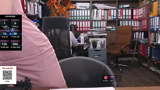 Snapshot of classyladyrellax chatting on 12.17.24 classyladyrellax online show from 12.17.24