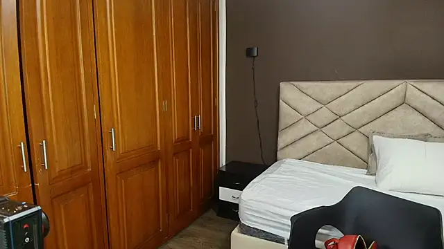 Raquel jones online show from 10.24.25