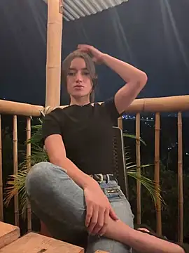 Snapshot of SaraWilliamss_ chatting on 12.15.24 SaraWilliamss online show from 12.15.24