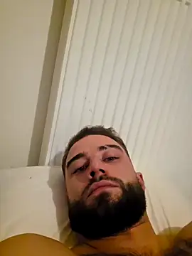 Snapshot of Vekie_007 chatting on 11.25.25 Vekie 007 online show from 11.25.25