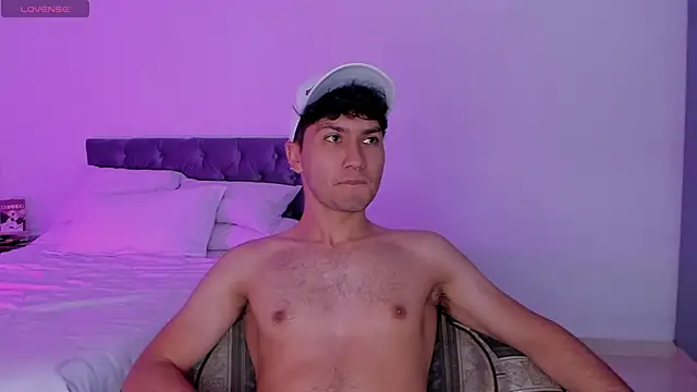 Snapshot of Valerio_James7 chatting on 12.02.24 Valerio James7 online show from 12.02.24