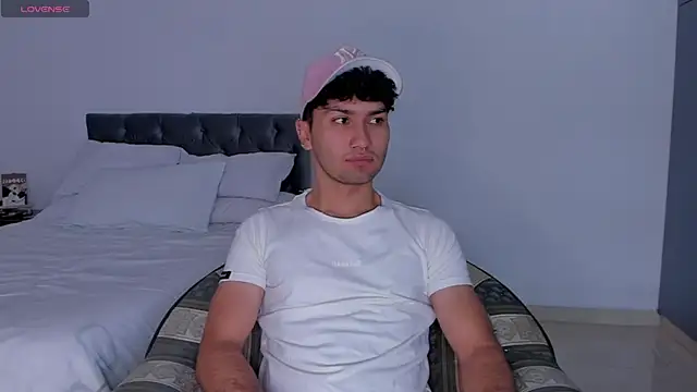 Snapshot of Valerio_James7 chatting on 12.03.24 Valerio James7 online show from 12.03.24