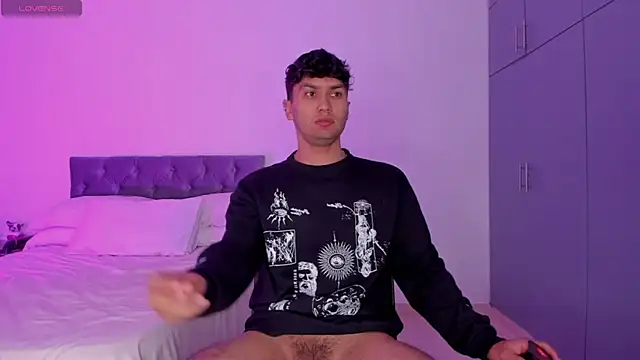 Snapshot of Valerio_James7 chatting on 02.10.25 Valerio James7 online show from 02.10.25