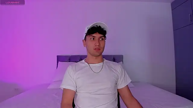 Snapshot of Valerio_James7 chatting on 03.11.25 Valerio James7 online show from 03.11.25