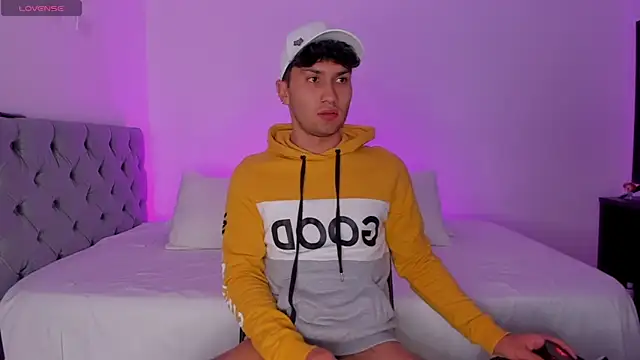 Snapshot of Valerio_James7 chatting on 03.14.25 Valerio James7 online show from 03.14.25