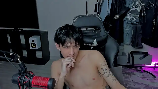 Snapshot of MarkBrowniii chatting on 03.18.25 MarkBrowniii online show from 03.18.25