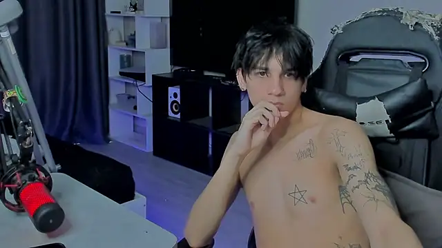 Snapshot of MarkBrowniii chatting on 09.25.25 MarkBrowniii online show from 09.25.25