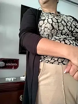 Snapshot of Natasha_milf__ chatting on 04.21.26 Natasha milf online show from 04.21.26