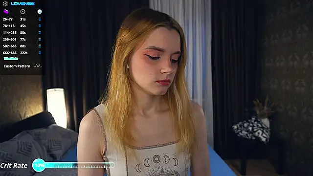 Snapshot of MariamAven chatting on 10.18.25 MariamAven online show from 10.18.25