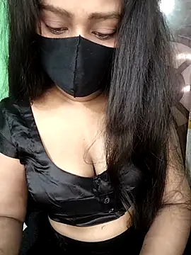 Idhika Paul online show from 12.04.25