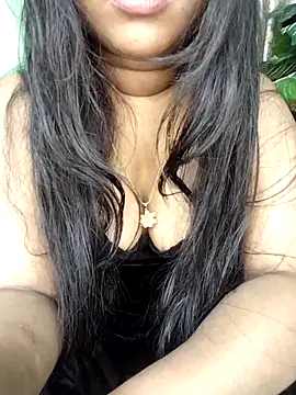 Snapshot of Idhika_Paul chatting on 12.21.25 Idhika Paul online show from 12.21.25