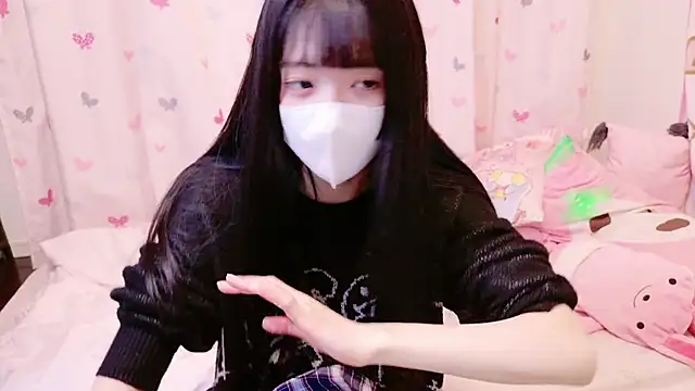 Snapshot of irohani_usagi chatting on 12.13.24 irohani usagi online show from 12.13.24