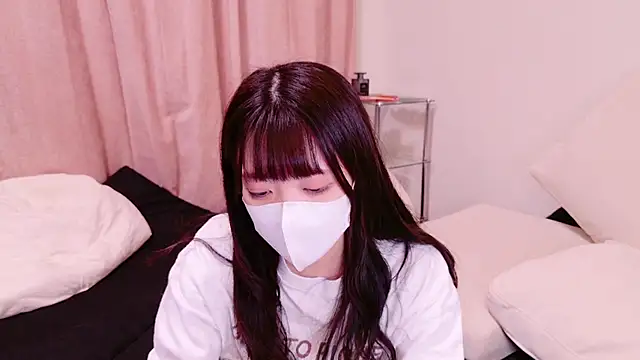 Snapshot of irohani_usagi chatting on 12.26.24 irohani usagi online show from 12.26.24