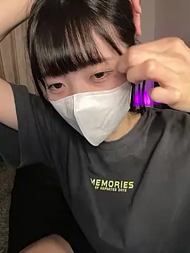 Snapshot of irohani_usagi chatting on 10.13.25 irohani usagi online show from 10.13.25