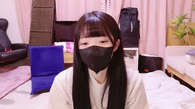 Snapshot of irohani_usagi chatting on 10.27.25 irohani usagi online show from 10.27.25