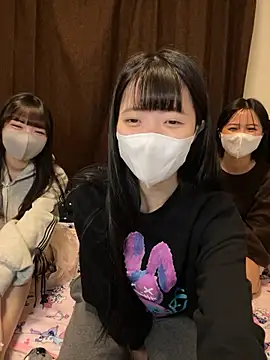 Snapshot of irohani_usagi chatting on 12.04.25 irohani usagi online show from 12.04.25