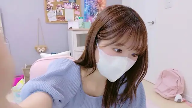 Snapshot of Yui-Ch chatting on 09.30.25 Yui-Ch online show from 09.30.25