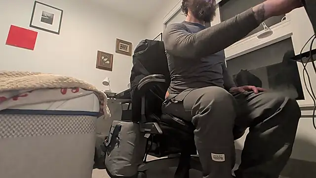 Armyexhibitionistvet online show from 12.14.25