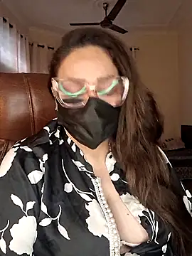 Snapshot of SEXY-Sardarni chatting on 12.21.25 SEXY-Sardarni online show from 12.21.25