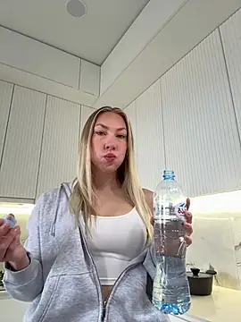 LuisaBecker online show from 01.09.26