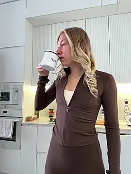 LuisaBecker online show from 01.19.26