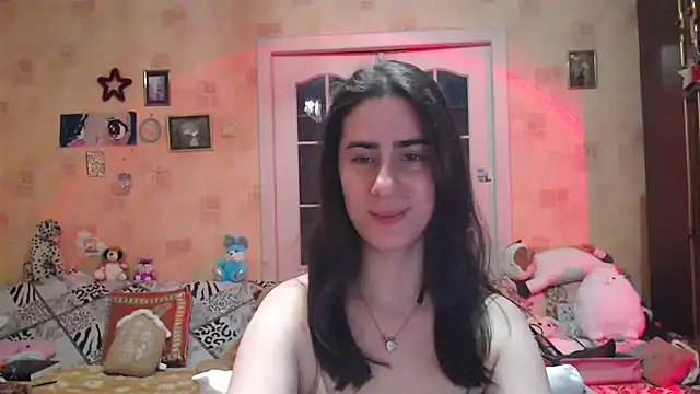 Snapshot of INELIKA chatting on 12.19.24 INELIKA online show from 12.19.24