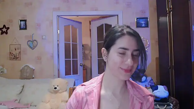 Snapshot of INELIKA chatting on 09.19.25 INELIKA online show from 09.19.25