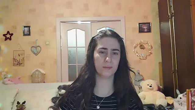 Snapshot of INELIKA chatting on 11.05.25 INELIKA online show from 11.05.25