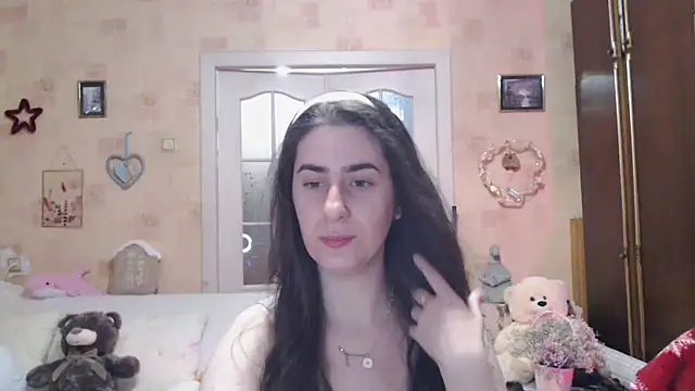 Snapshot of INELIKA chatting on 11.13.25 INELIKA online show from 11.13.25