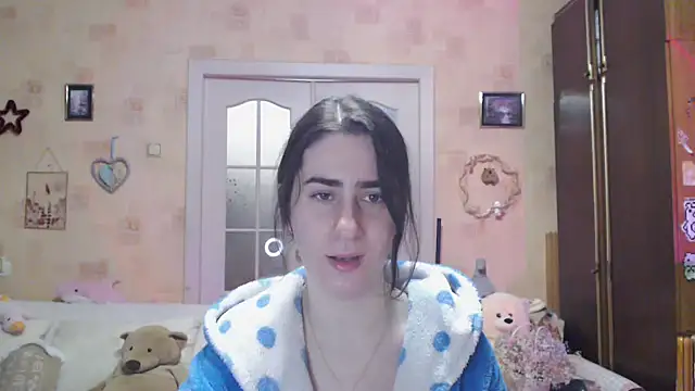 Snapshot of INELIKA chatting on 11.30.25 INELIKA online show from 11.30.25