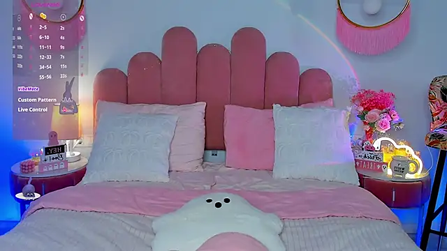 Snapshot of MaryLew chatting on 10.26.25 MaryLew online show from 10.26.25